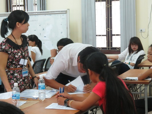 Thí sinh phấn khởi vì đề Sinh, đề Văn vừa sức